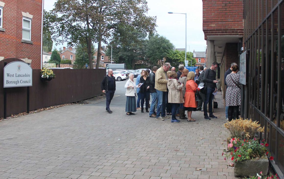 Queuing for cabinet meeting